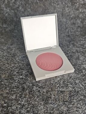 Clinique Blushing Blush Powder in the shade Iced Lotus, .11 Oz 3.1g, NEW